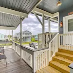 Galveston Home With Shared Hot Tub - Walk To Beach!