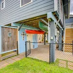 Galveston Home With Shared Hot Tub - Walk To Beach!
