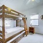 Galveston Home With Shared Hot Tub - Walk To Beach!