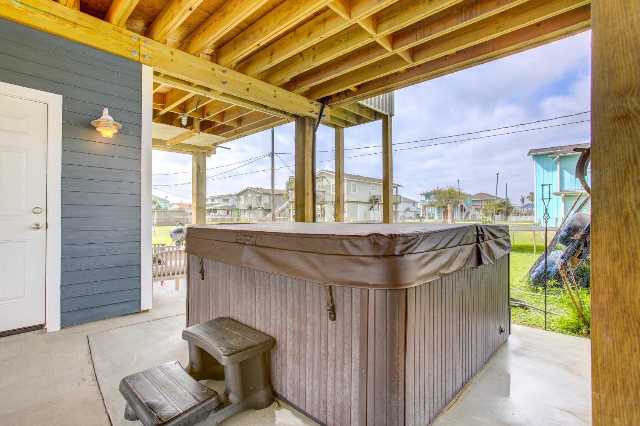 With Shared Hot Tub - Walk To Beach!