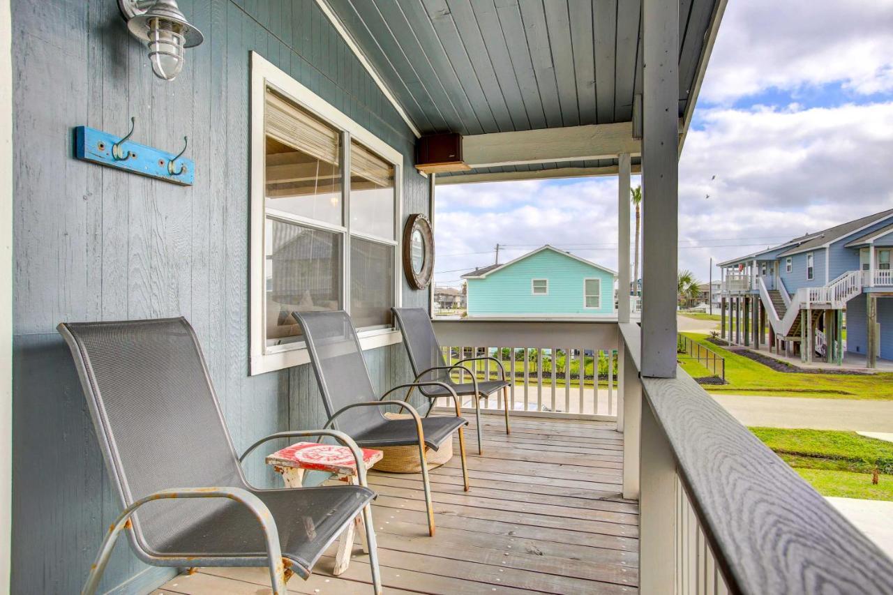 With Shared Hot Tub - Walk To Beach! Holiday home
