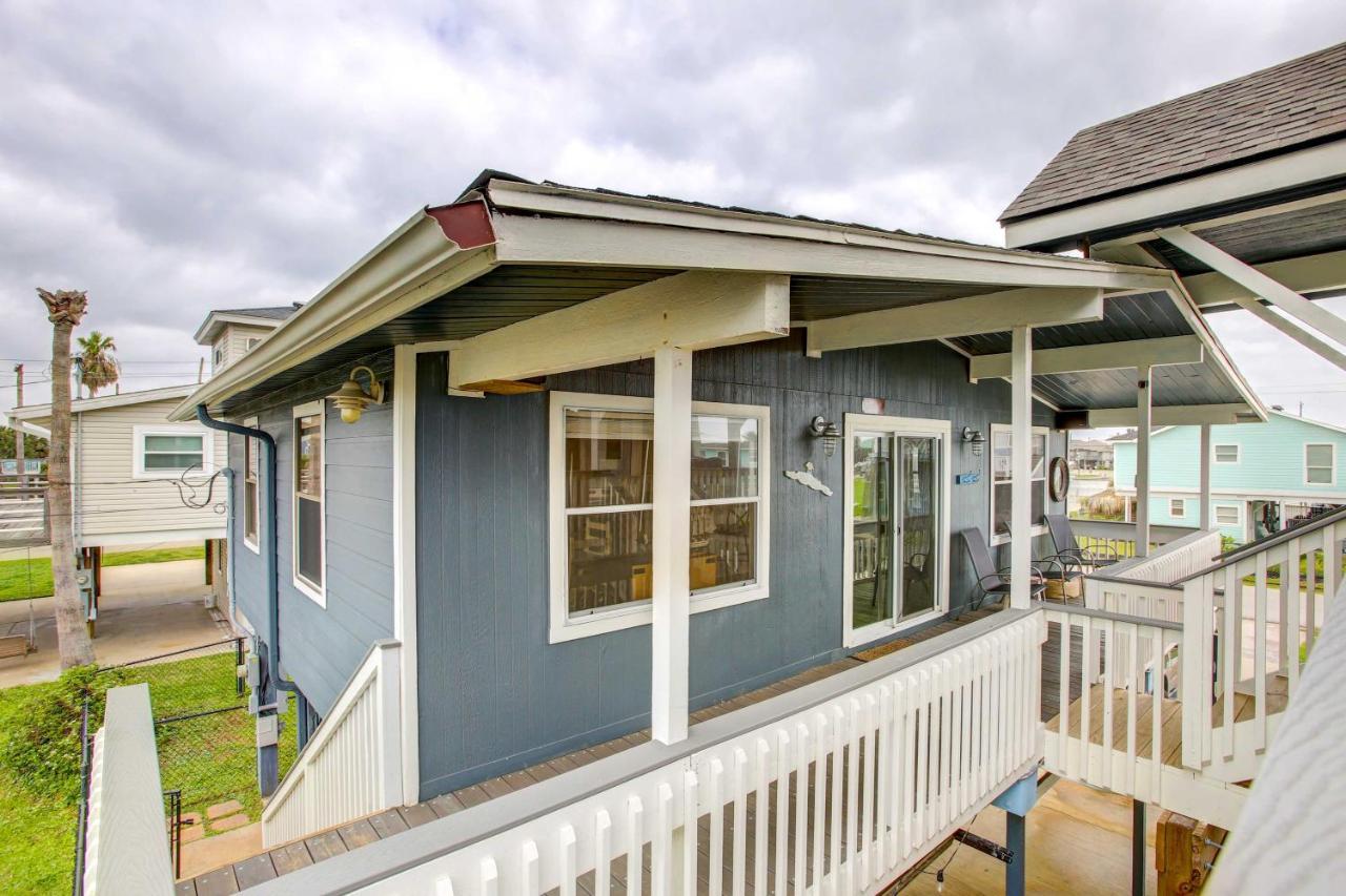 With Shared Hot Tub - Walk To Beach! Holiday home Galveston